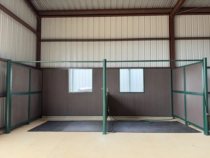 Heated indoor wash rack with rubber mats and windows
